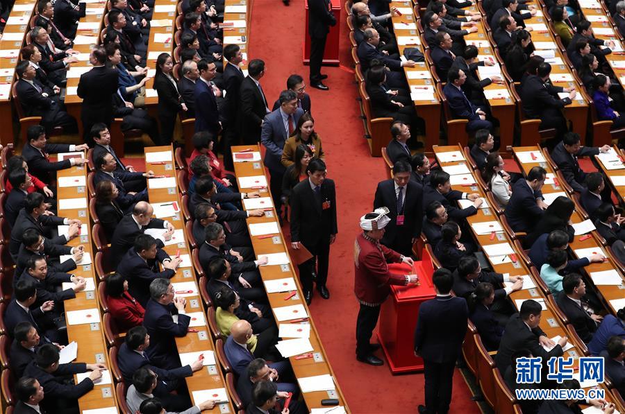 (“中国面貌”系列述评·图文互动)(1)民主中国——70年中国面貌变迁述评之三