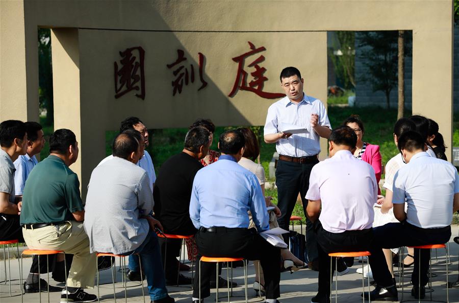 (“中国面貌”系列述评·图文互动)(3)法治中国——70年中国面貌变迁述评之四